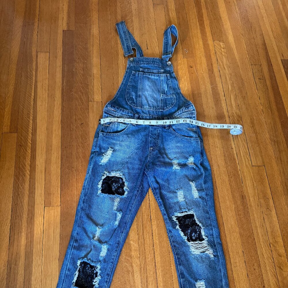 Ripped Joveralls with Lace